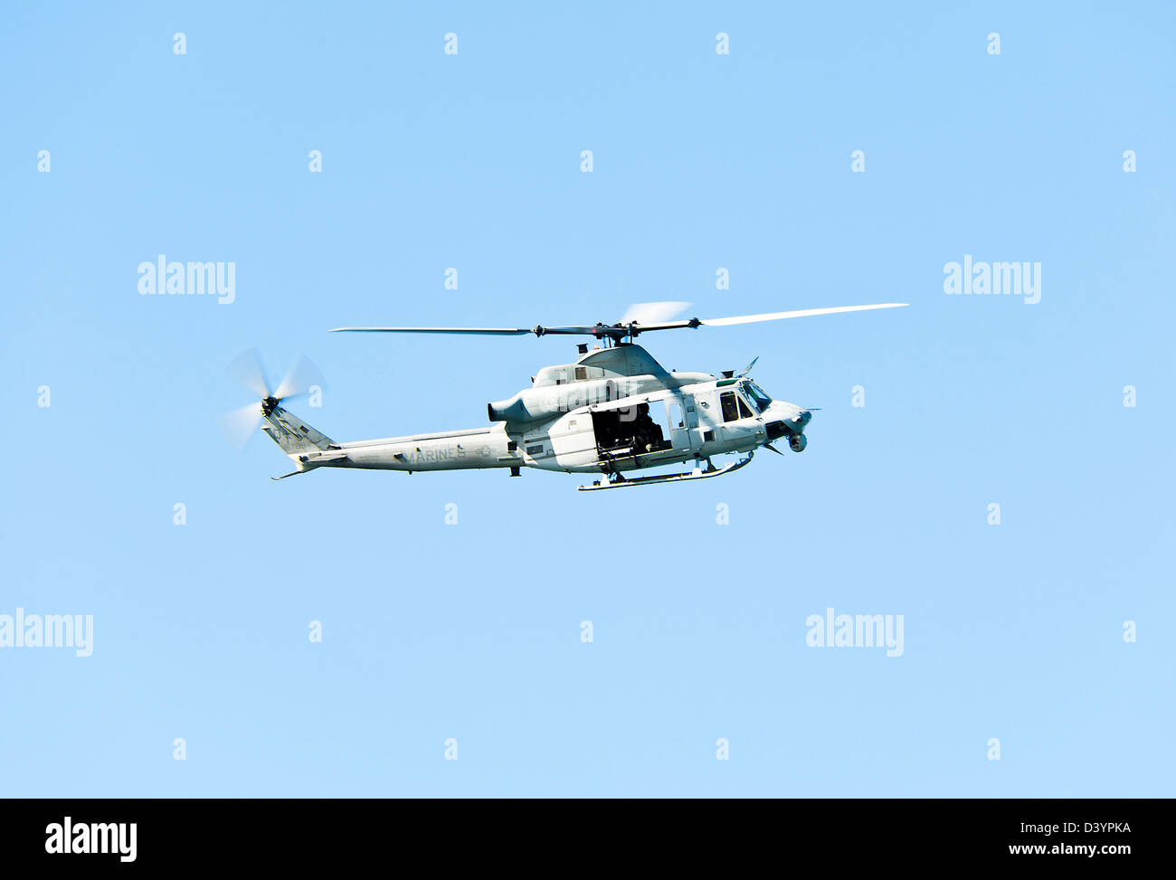 Marines americani Bell UH-1Y Venom 167994 in elicottero in volo su San Diego California Stati Uniti America STATI UNITI D'AMERICA Foto Stock