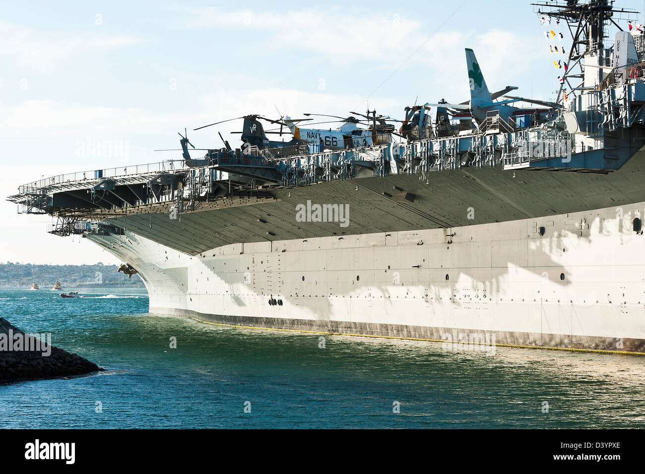 I pensionati degli Stati Uniti d'America Navy portaerei USS Midway ora un museo inserito in San Diego California USA Foto Stock