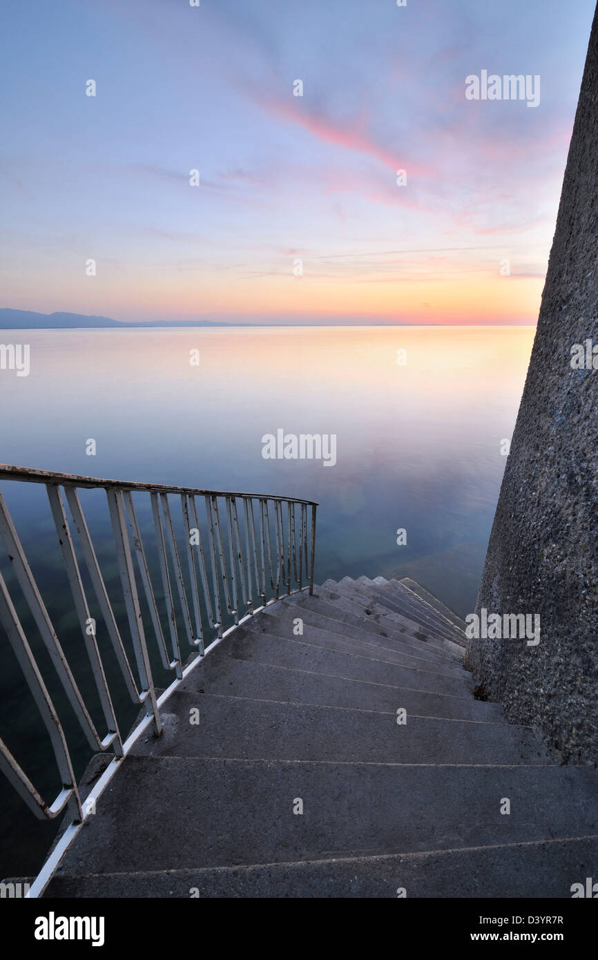 Una scalinata che conduce al Lago di Costanza, Baden-Württemberg, Germania Foto Stock