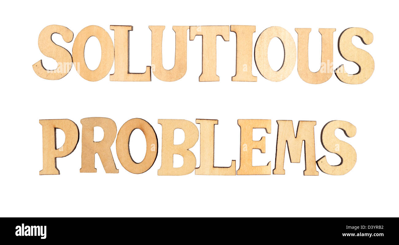 Il carving della parola il problema e la soluzione è isolato su sfondo bianco Foto Stock