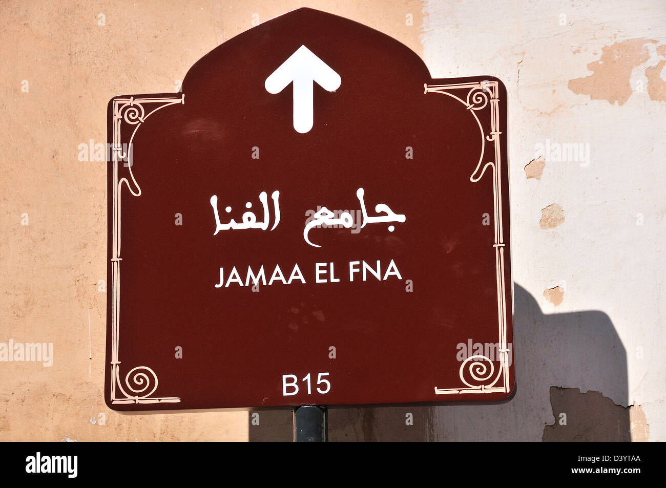 Accesso modo di puntamento a Piazza Jamaa El Fna la famosa piazza di Marrakech, Marocco Foto Stock