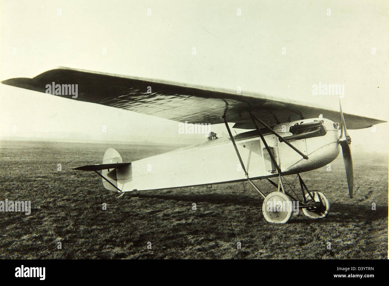 Il Fokker D. X era un caccia olandese prodotto negli anni '1930 Noto per il suo design robusto, fu utilizzato dalla Royal Dutch Air Force durante il suo servizio. La D.. X è stato progettato per gestire le sfide del combattimento aereo con una forte cellula ed è stato utilizzato principalmente per la difesa e la sicurezza. Foto Stock Il Fokker D. X era un caccia olandese prodotto negli anni '1930 Noto per il suo design robusto, fu utilizzato dalla Royal Dutch Air Force durante il suo servizio. La D.. X è stato progettato per gestire le sfide del combattimento aereo con una forte cellula ed è stato utilizzato principalmente per la difesa e la sicurezza. Foto Stock