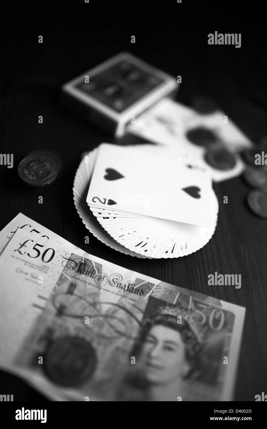 Bianco e nero ancora in vita, il denaro e le carte da gioco Foto Stock