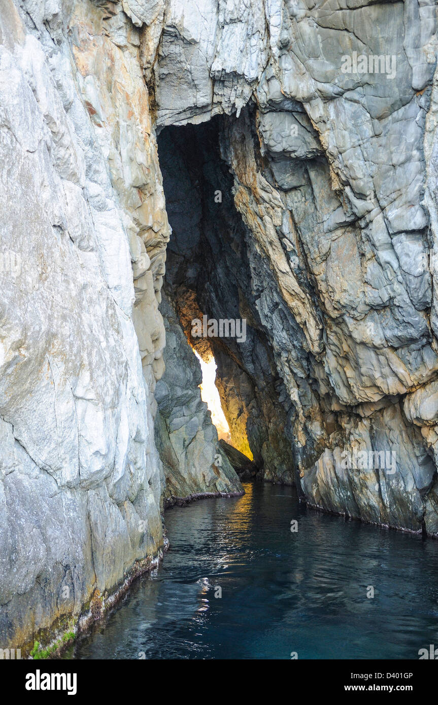 Italia Toscana Isola di Montecristo grotta Parco Nazionale Arcipelago Toscano Foto Stock