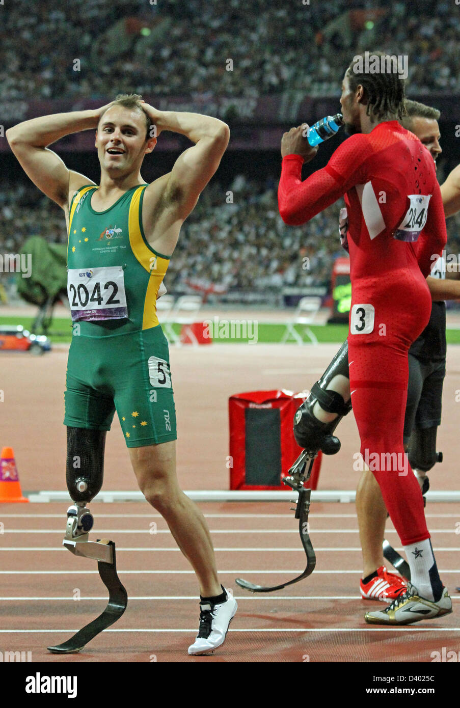 Scott Reardon di Australia dopo la vittoria di argento nella mens 100m T42 allo stadio Olimpico a Londra nel 2012 i Giochi Paralimpici. Foto Stock