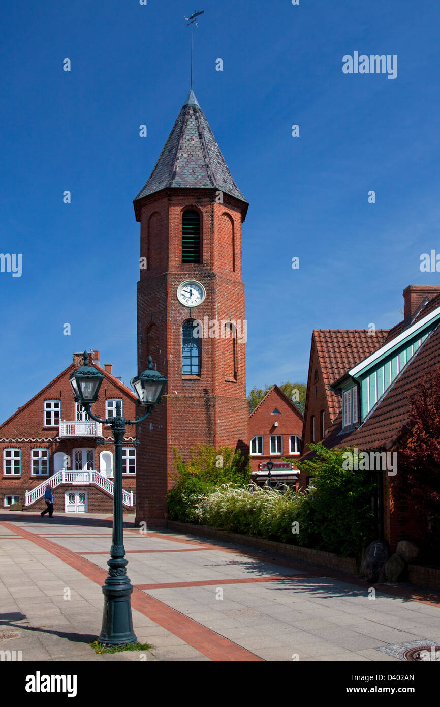 Wyker Glockenturm / Turmuhr / torre campanaria a Wyk auf Föhr, Schleswig-Holstein, Germania Foto Stock