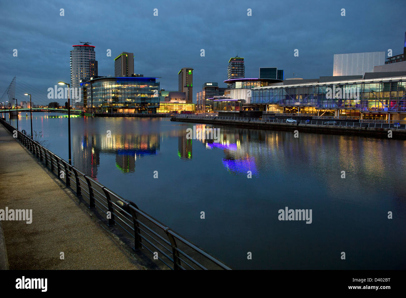 Notturna a Media City a Salford Quays, Regno Unito Foto Stock