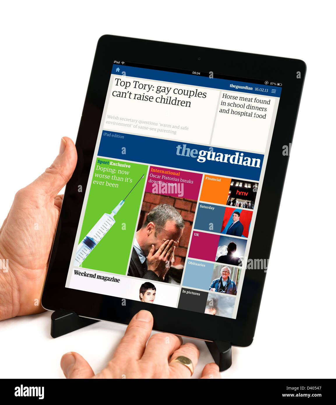 Il quotidiano The Guardian app su una quarta generazione di iPad, REGNO UNITO Foto Stock