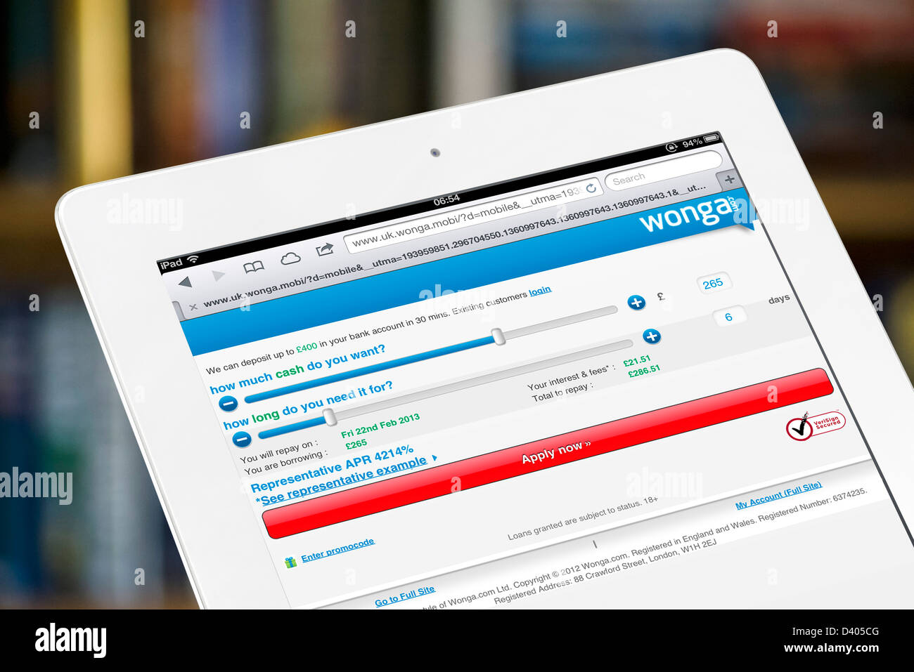 Domanda di prestito calcolatrice sul Wonga.com paday sito prestito visualizzati su una quarta generazione di iPad, REGNO UNITO Foto Stock