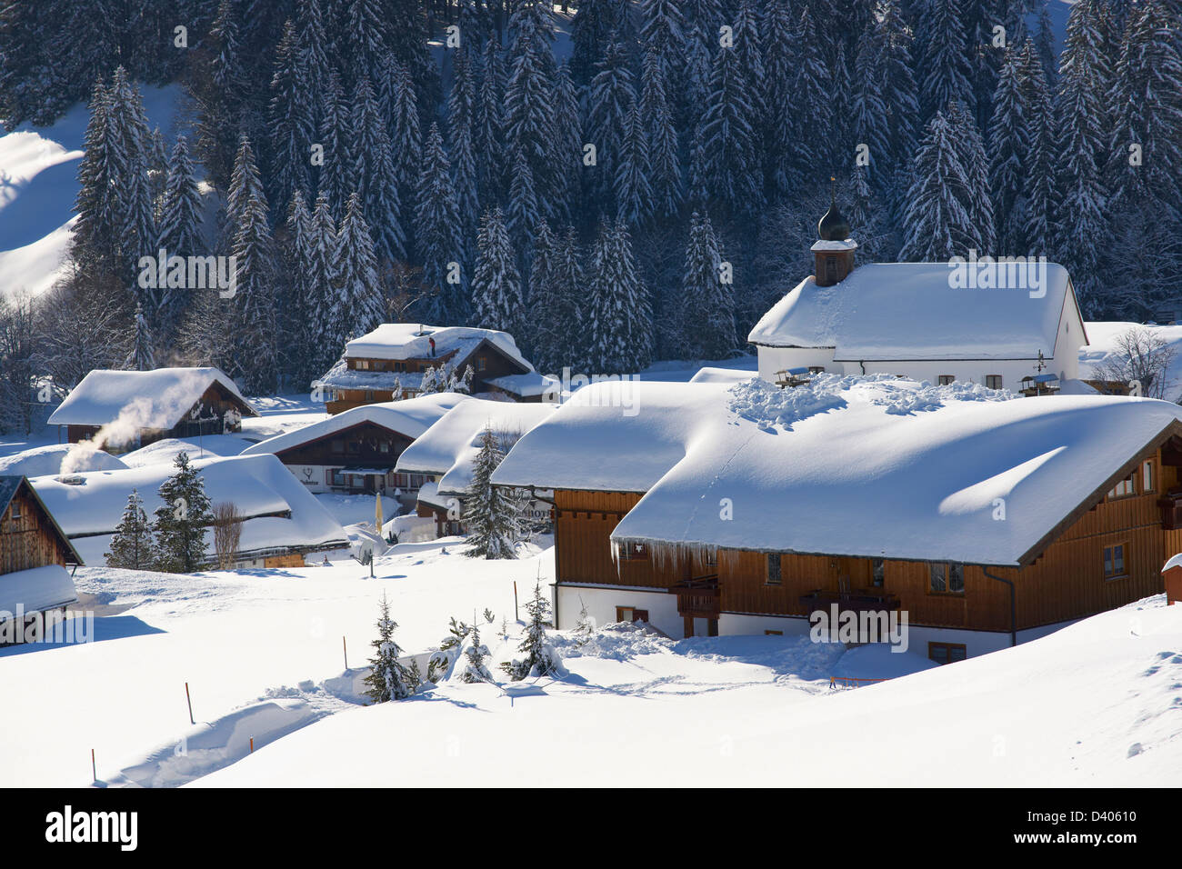 Coperta di neve villaggio di Baad Foto Stock