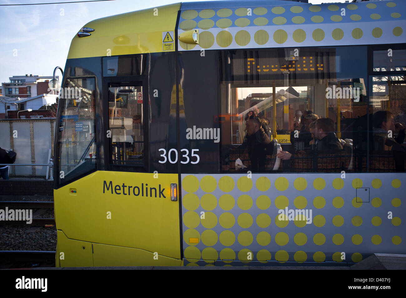 Parte anteriore di un tram legato per Manchester Piccadilly Foto Stock