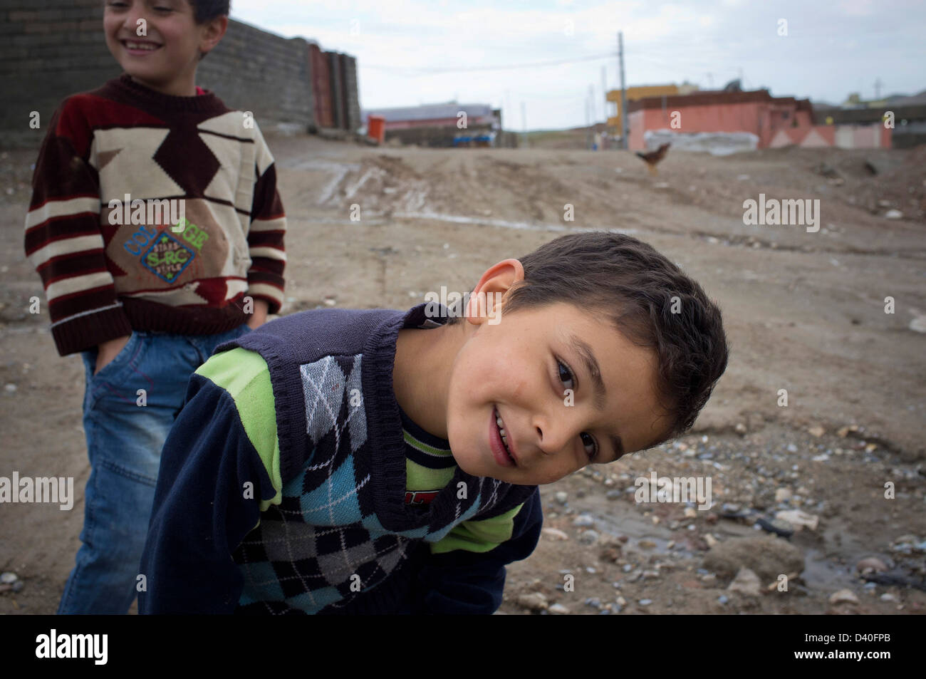 I bambini nel conflitto-colpire il villaggio di Dasht Mir Sari nel Kurdistan iracheno. Foto Stock