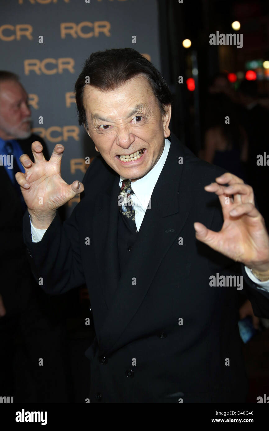 Los Angeles, California, USA. Il 27 febbraio 2013. L'attore James Hong assiste la premiere del film 'Il Fantasma' a TLC Chinese Theatre di Hollywood e Los Angeles, Stati Uniti d'America, il 27 febbraio 2013. Foto: Hubert Boesl/dpa/Alamy Live News Foto Stock