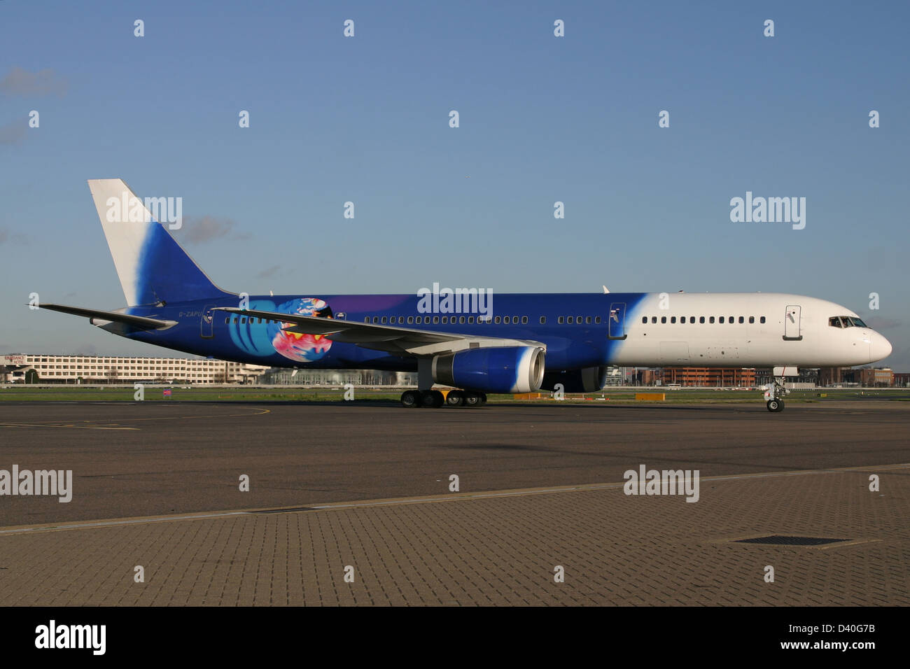 TITAN AIRWAYS BOEING 757 Foto Stock