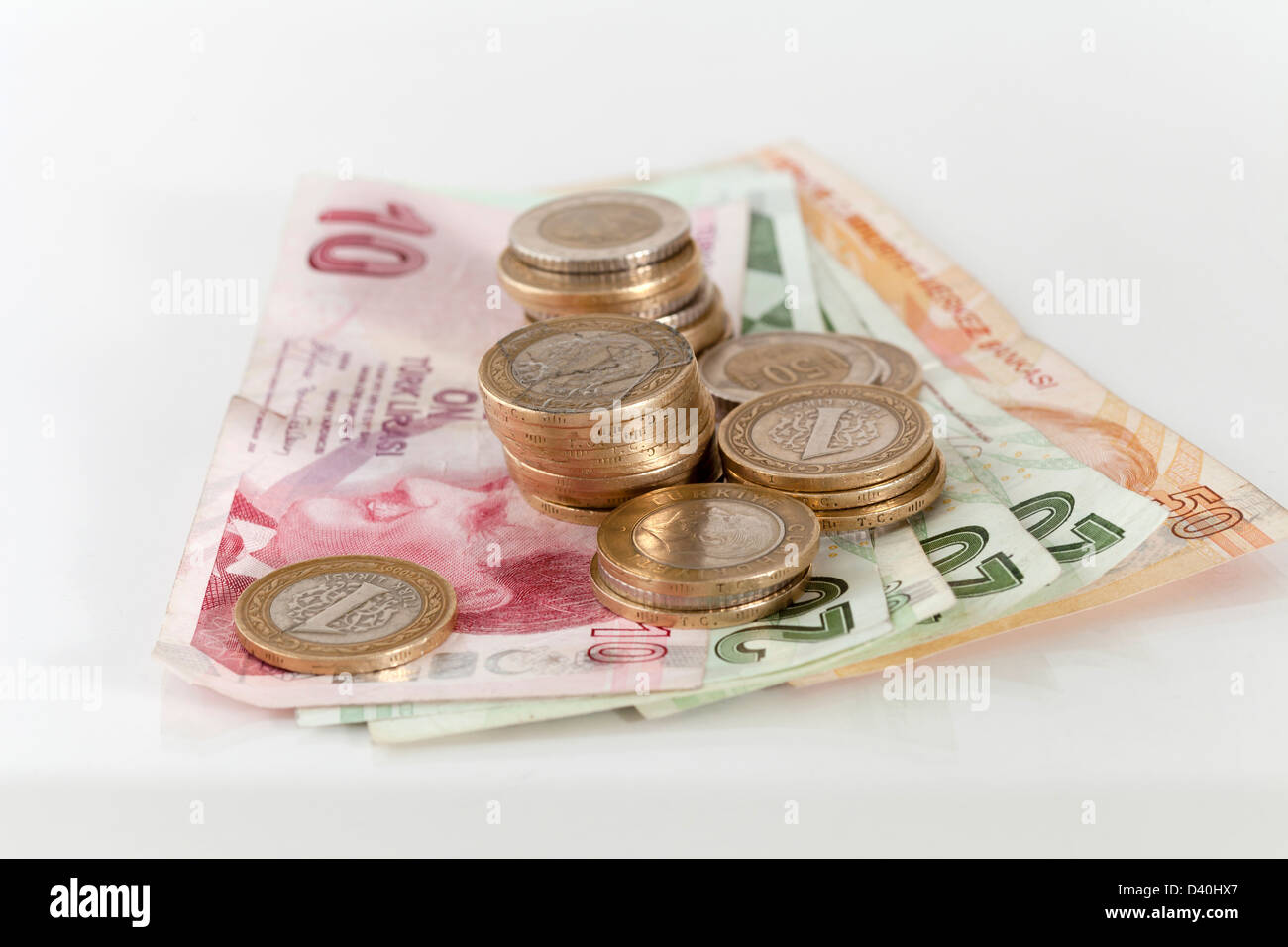 La Lira turca monete sulle banconote con superficie riflettente Foto Stock