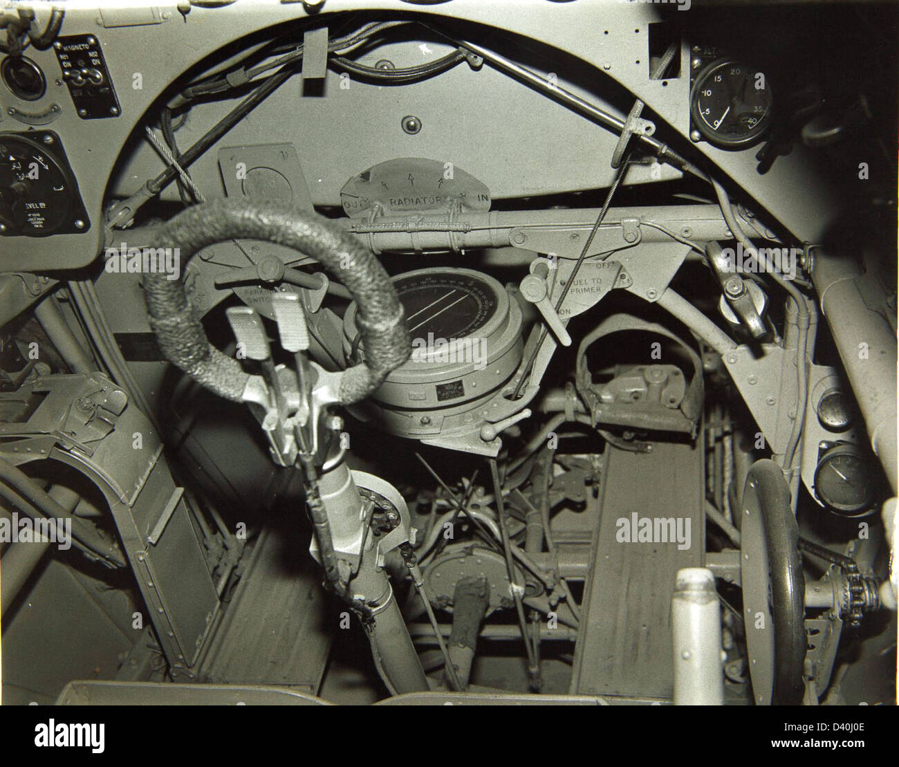 L'Hawker Hind era un biplano britannico utilizzato durante la seconda guerra mondiale. Il design interno era ottimizzato per le operazioni militari, con posti a sedere per un pilota e un cannone posteriore, rendendolo efficace per le missioni di bombardamento. Foto Stock L'Hawker Hind era un biplano britannico utilizzato durante la seconda guerra mondiale. Il design interno era ottimizzato per le operazioni militari, con posti a sedere per un pilota e un cannone posteriore, rendendolo efficace per le missioni di bombardamento. Foto Stock