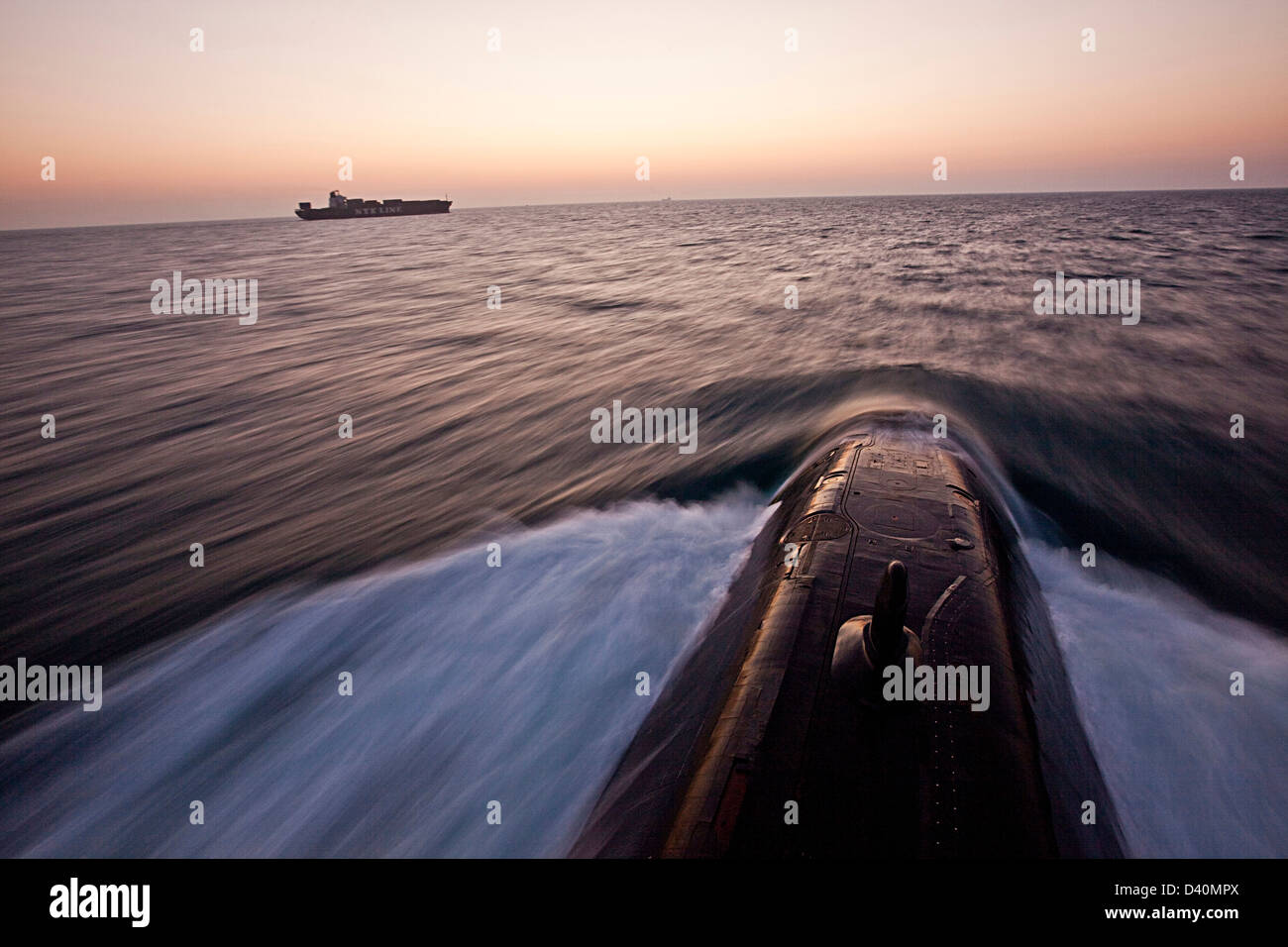 Sommergibile nucleare HMS Talent sommergendo in velocità, Egitto Foto Stock