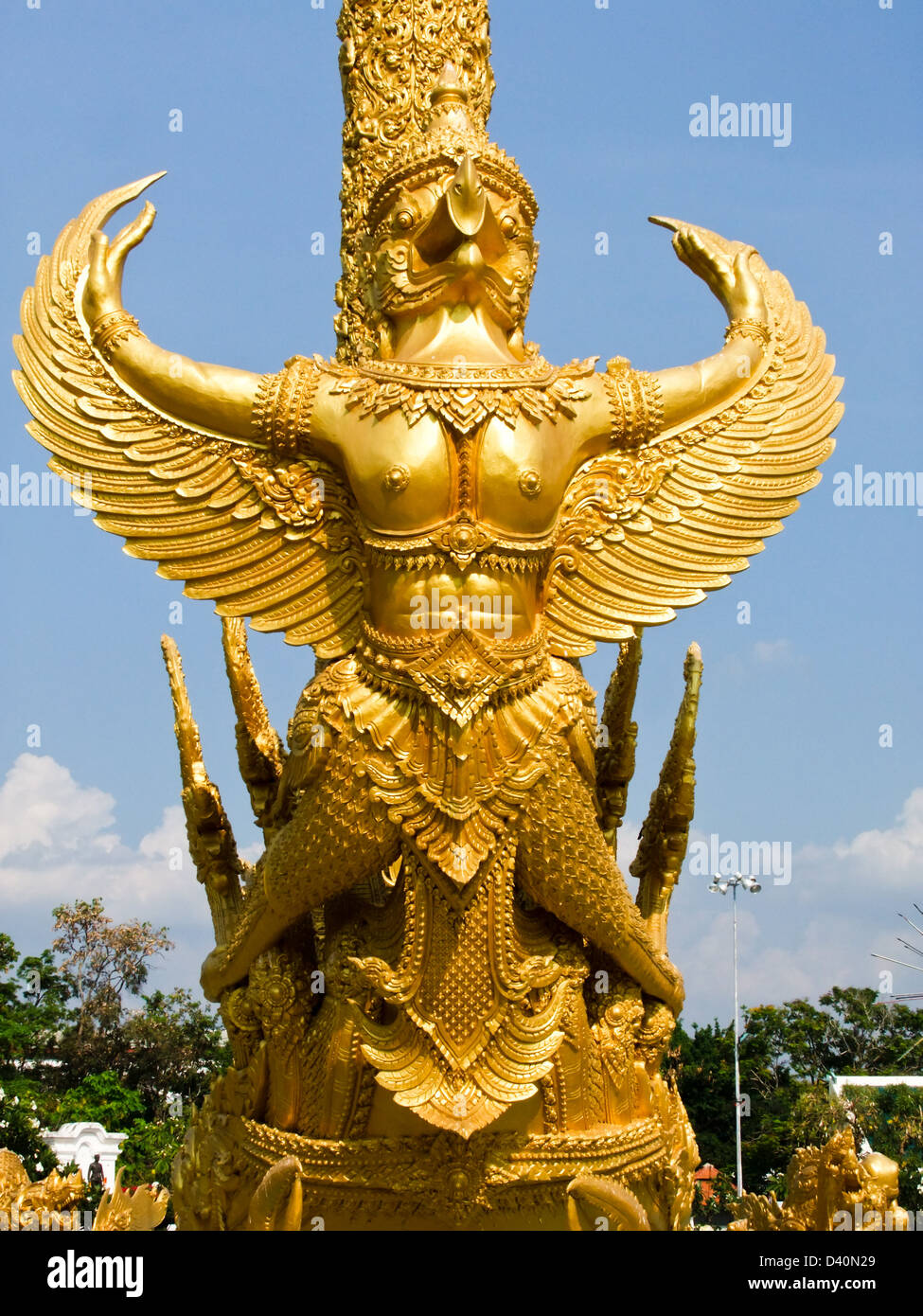 Golden scultura di cera a Tung Sri Muang park di Ubon Ratchathani provincia, Thailandia Foto Stock