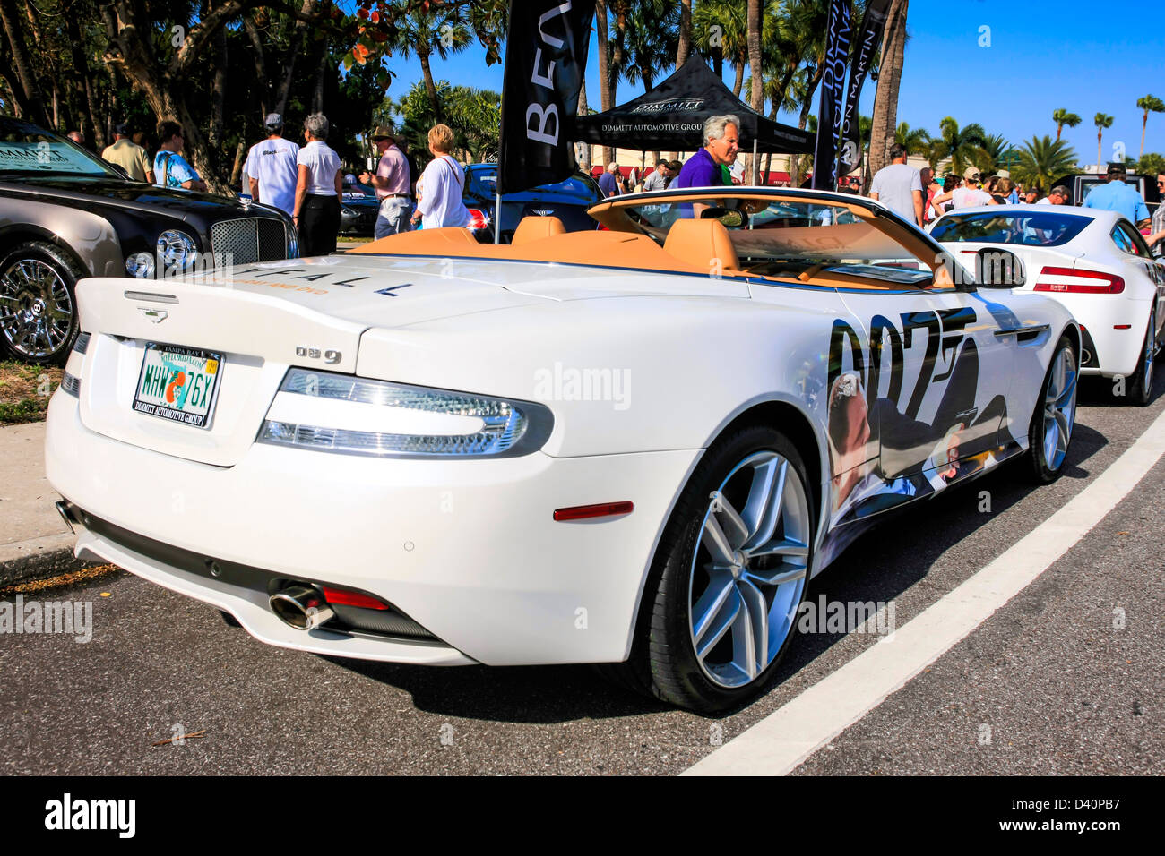 Aston Martin DB S 007 versione presso l'esotico car show in Sarasota Florida Foto Stock