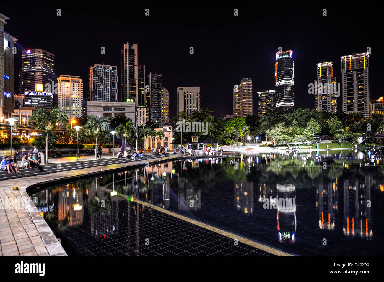 Asia Malesia Kuala Lumpur KLCC giardini di fronte le Torri Petronas Foto Stock