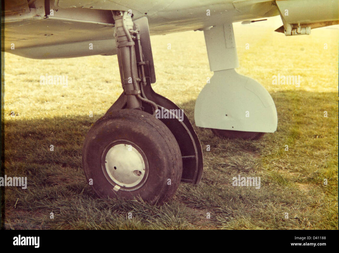 Il Messerschmitt Bf 108 Taifun era un monoplano tedesco a quattro posti, ad ala bassa, utilizzato come trasporto civile e successivamente adattato per ricognizione militare e ruoli di collegamento durante la seconda guerra mondiale Foto Stock Il Messerschmitt Bf 108 Taifun era un monoplano tedesco a quattro posti, ad ala bassa, utilizzato come trasporto civile e successivamente adattato per ricognizione militare e ruoli di collegamento durante la seconda guerra mondiale Foto Stock