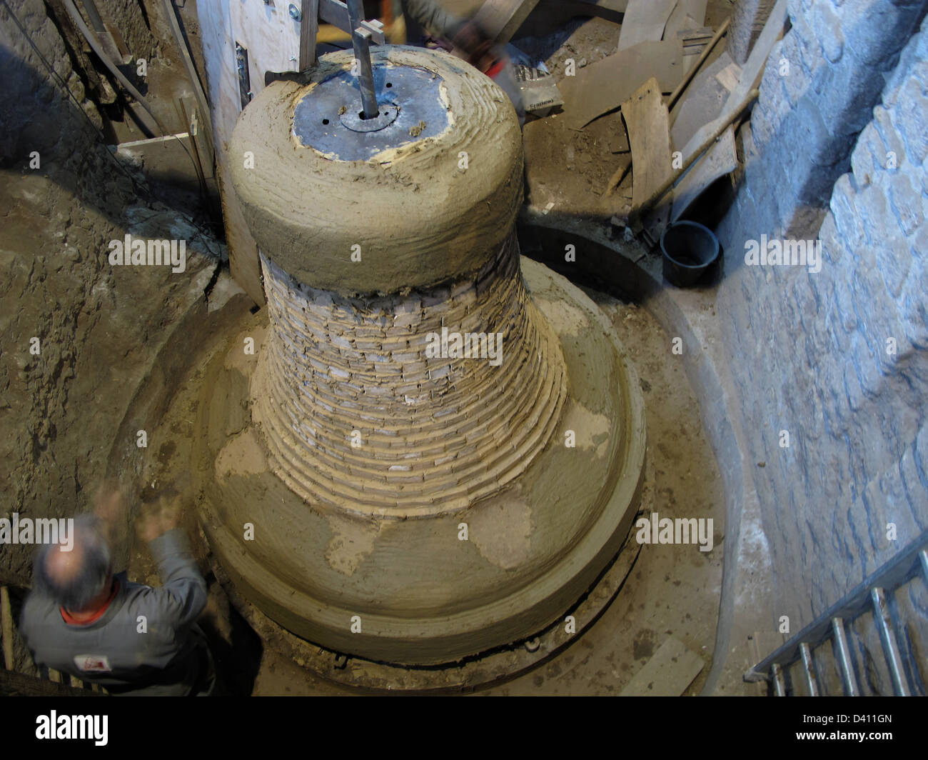 Fabbricazione di nuove campane per i 850 anni della Cattedrale di Notre Dame de Paris,fonderia di campane,Cornille-Havard,Villedieu-les-Poeles,Manche Foto Stock