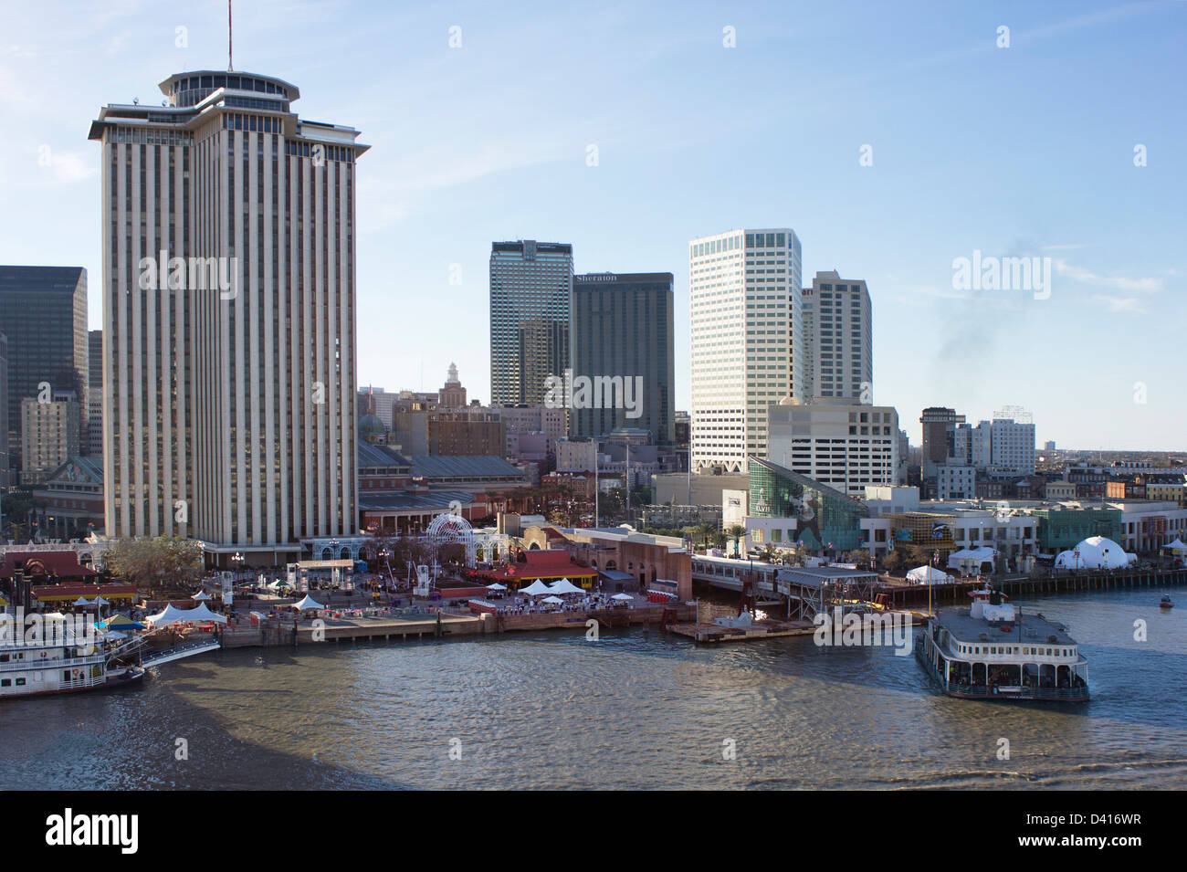 New Orleans skyline e il lungofiume sul fiume Mississippi. Foto Stock