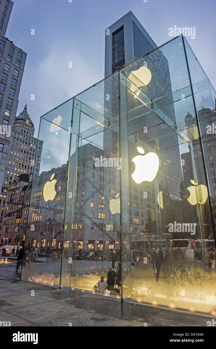 Apple Store Fifth Avenue, Manhattan, New York City, Stati Uniti d'America Foto Stock