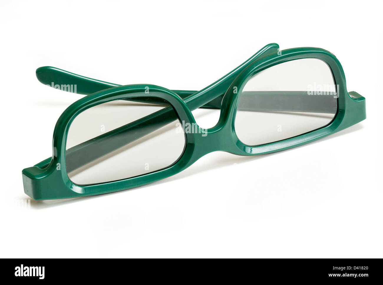 Coppia di verde 3d occhiali polarizzati per la visione di 3-d film per il cinema isolata contro bianco Foto Stock
