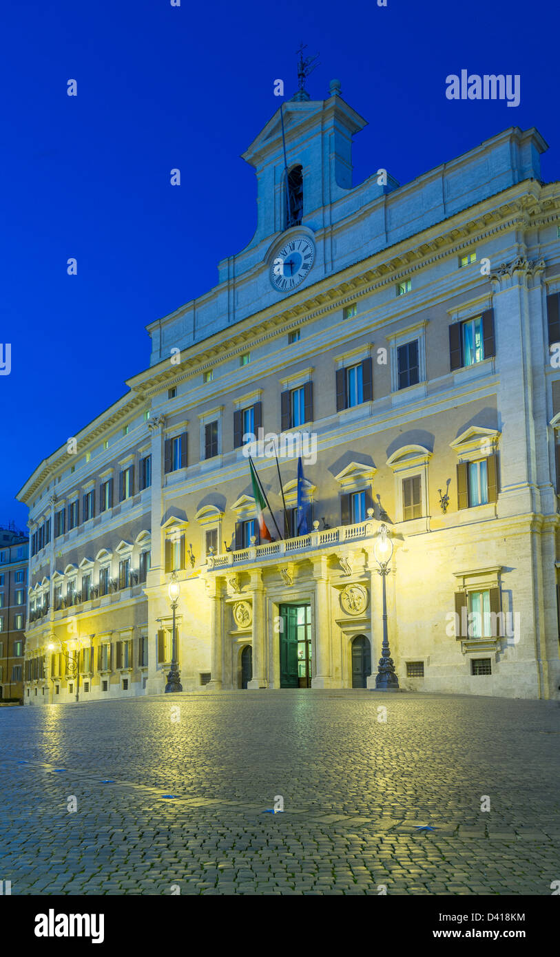 Entrata al Palazzo Montecitorio che ospita la Camera dei Deputati nella Repubblica italiana di governo Foto Stock