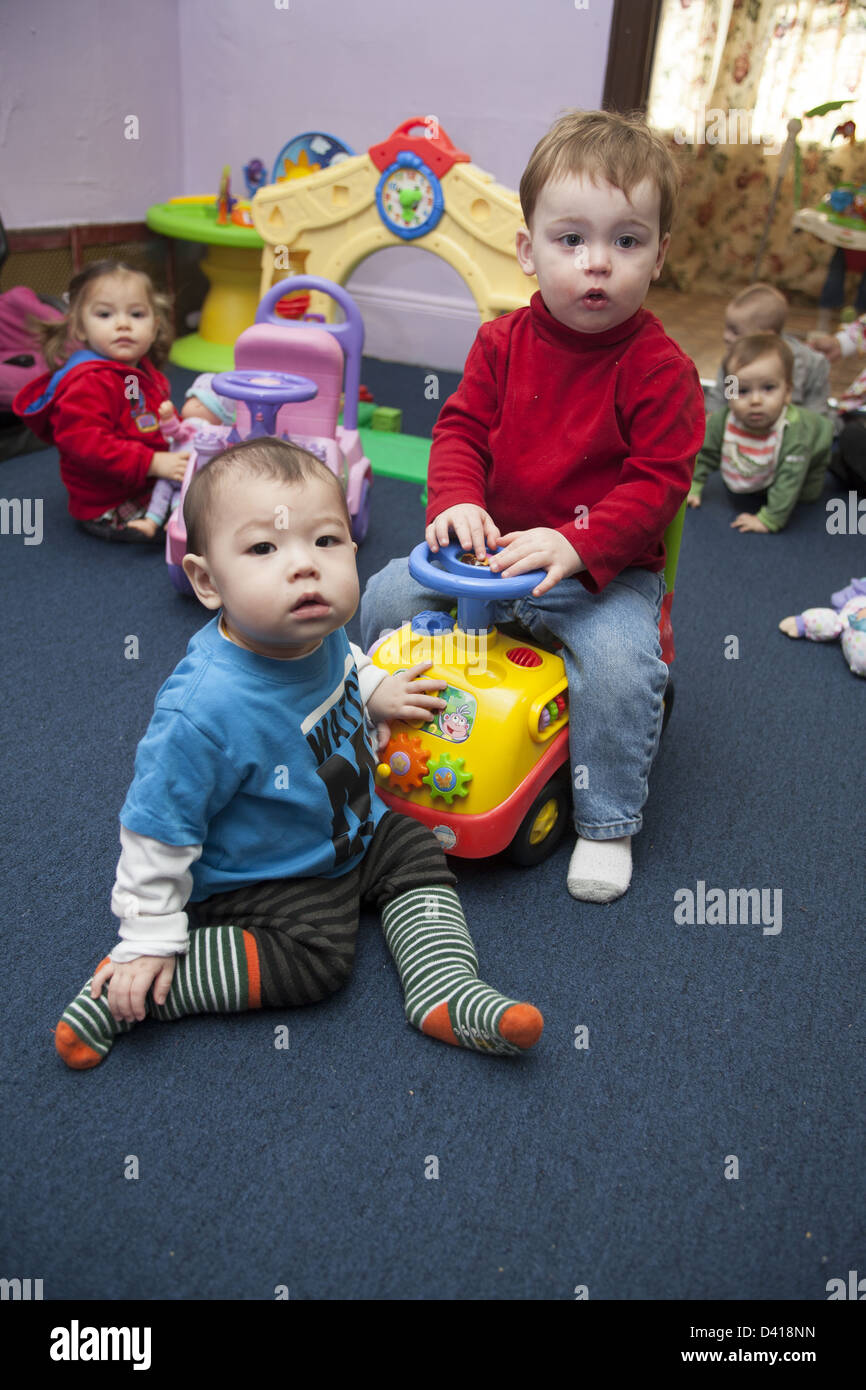 Smart i ragazzi sono per noi un ambiente multiculturale la scuola materna e early learning center di Brooklyn, New York. Foto Stock