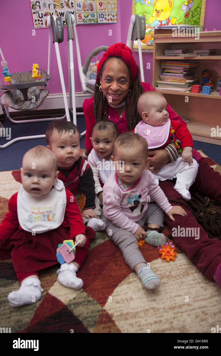 Smart i ragazzi sono per noi un ambiente multiculturale la scuola materna e early learning center di Brooklyn, New York. Foto Stock