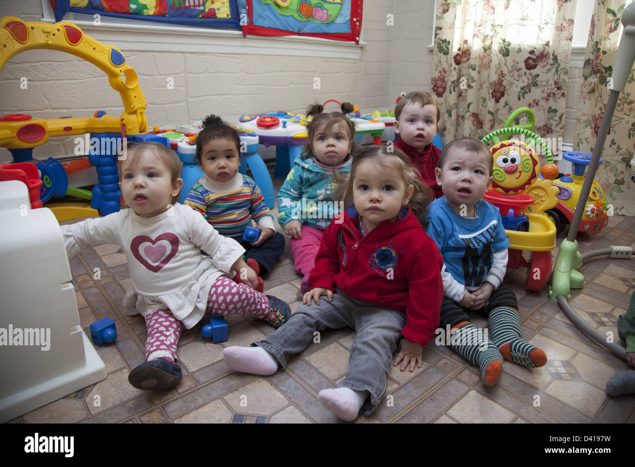 Smart i ragazzi sono per noi un ambiente multiculturale la scuola materna e early learning center di Brooklyn, New York. Foto Stock