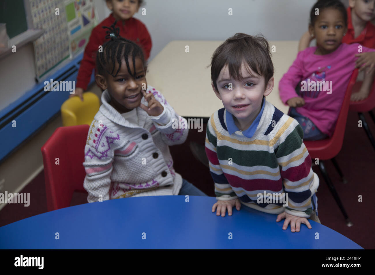 Smart i ragazzi sono per noi un ambiente multiculturale la scuola materna e early learning center di Brooklyn, New York. Foto Stock
