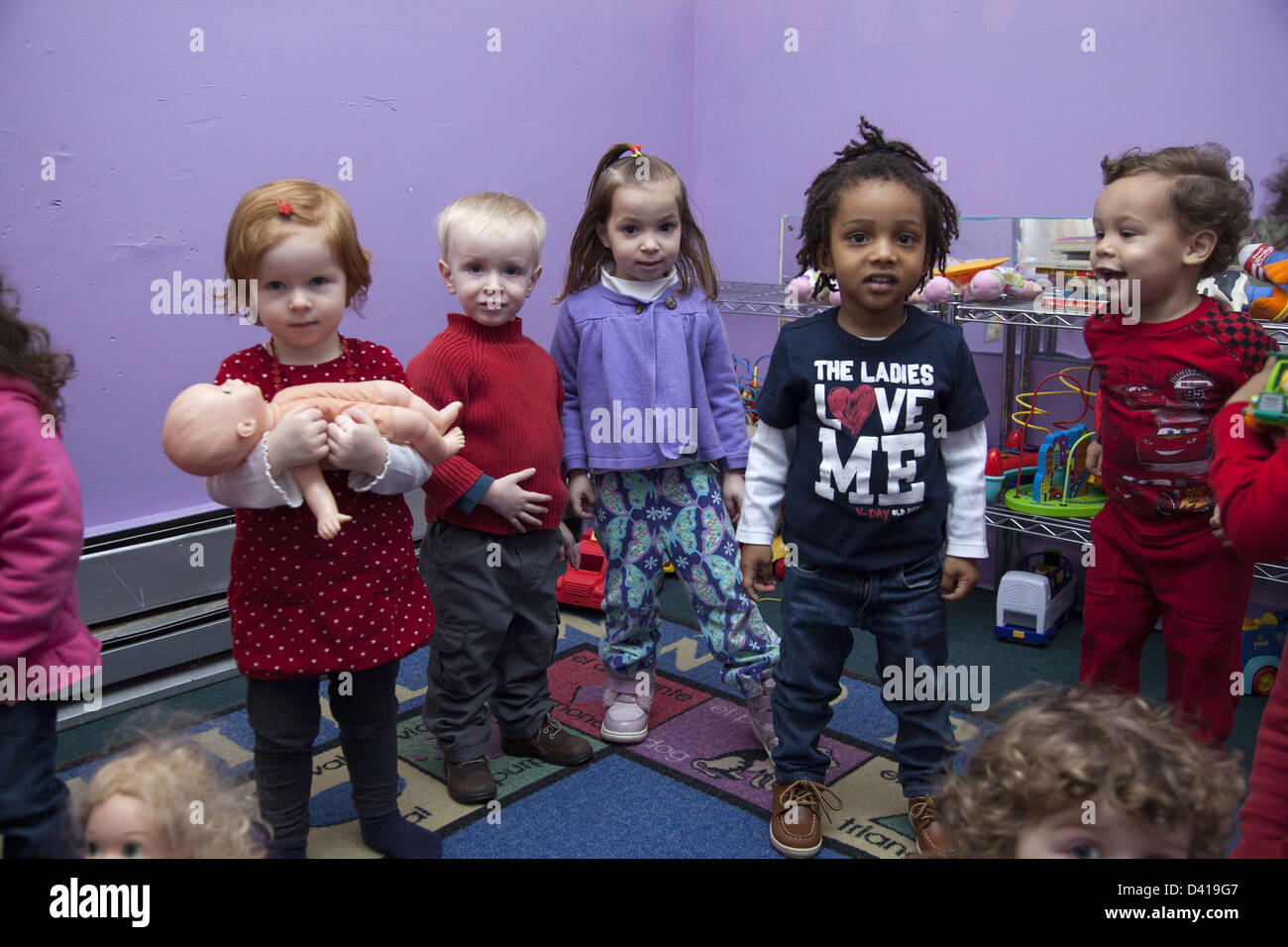 Smart i ragazzi sono per noi un ambiente multiculturale la scuola materna e early learning center di Brooklyn, New York. Foto Stock