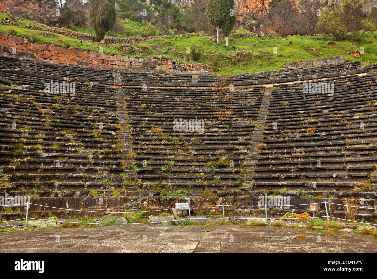 Il teatro antico a Delphi, "l'ombelico' e più importante, Oracle del mondo antico, FOCHIDA, GRECIA CENTRALE. Foto Stock