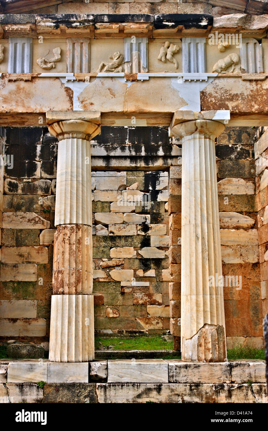 Il Tesoro degli Atenesi all antica Delphi, "l' ombelico del mondo antico, FOCHIDA, GRECIA CENTRALE. Foto Stock