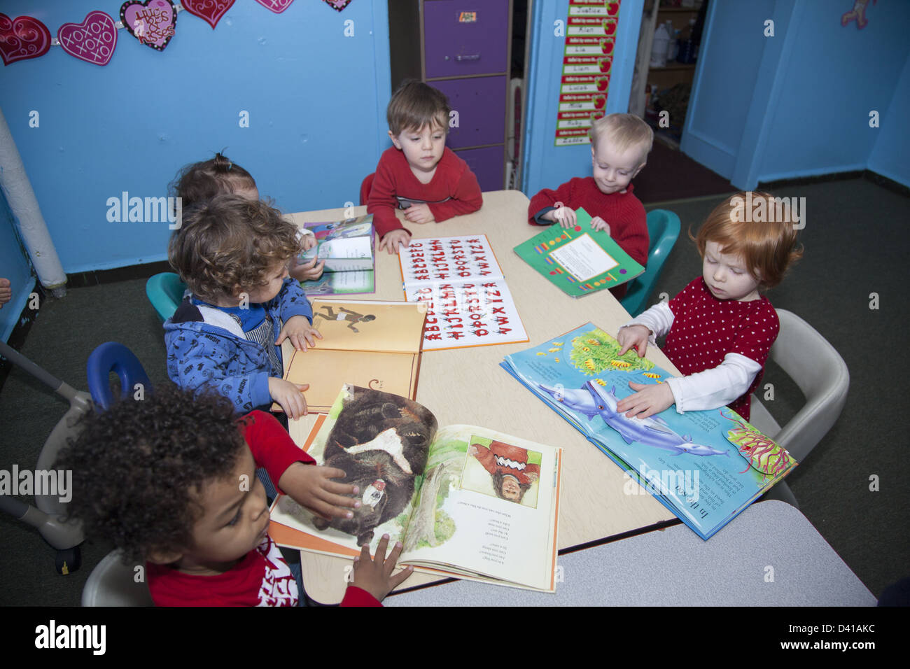 Smart i ragazzi sono per noi un ambiente multiculturale la scuola materna e early learning center di Brooklyn, New York. Foto Stock