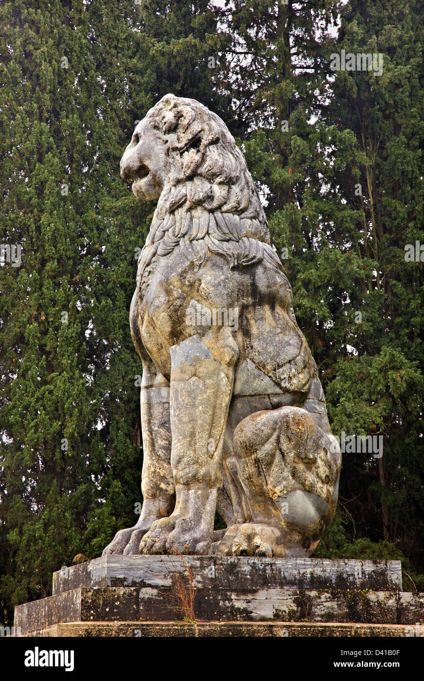 Il Leone di Chaeronea, un quasi 20 piedi di altezza (6.1 m) monumento funerario eretto in onore del Sacro banda di Tebe, Grecia. Foto Stock
