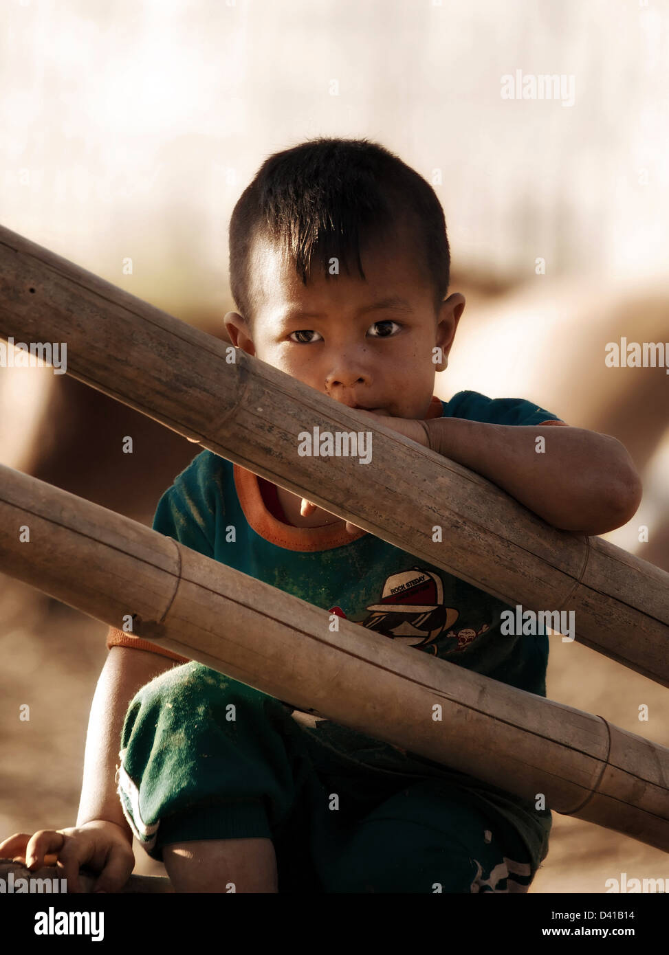 I giovani della tribù della collina boy nel nord della Thailandia Foto Stock
