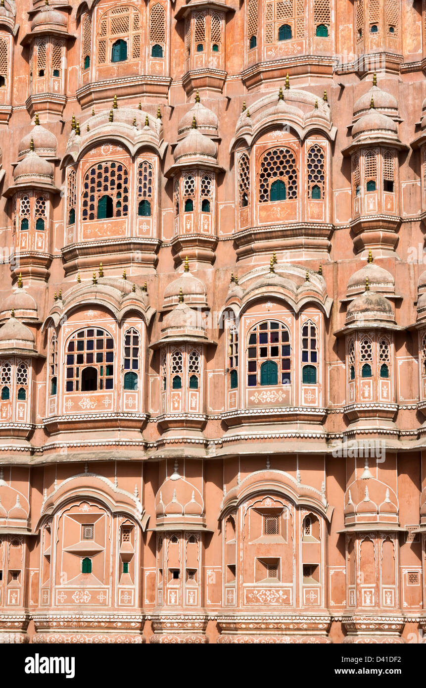 Facciata del palazzo dei venti a Jaipur India Foto Stock
