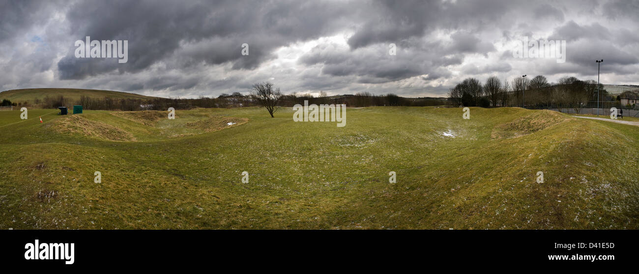 Panorama del Bull Ring Henge neolitico in corrispondenza di fori di colomba, vicino a Buxton, Derbyshire, Regno Unito Foto Stock