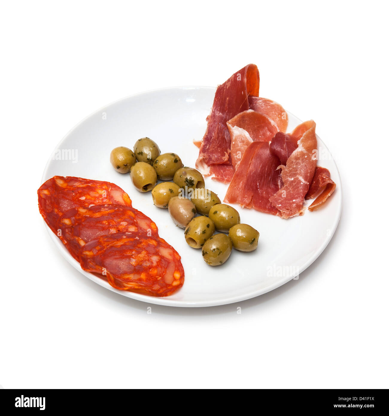 Tapas spagnole platter isolato su un bianco di sfondo per studio. Foto Stock