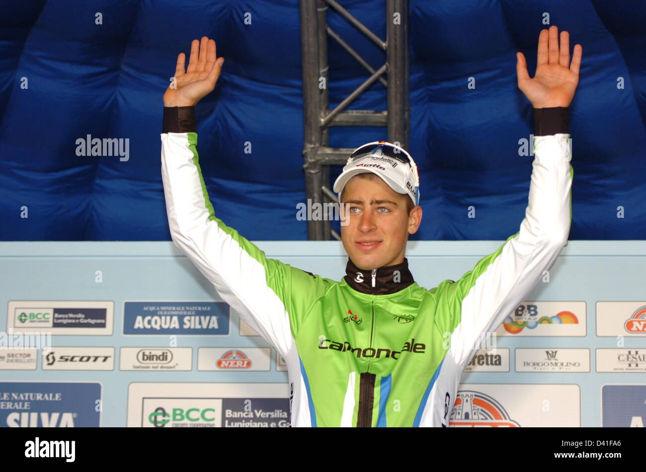 Camaiore, Italia. Il 28 febbraio 2013. Peter Sagan vince il Gran Premio Citta di Camaiore. Nella foto qui festeggiare sul podio. Credit: Azione Plus immagini di Sport / Alamy Live News Foto Stock