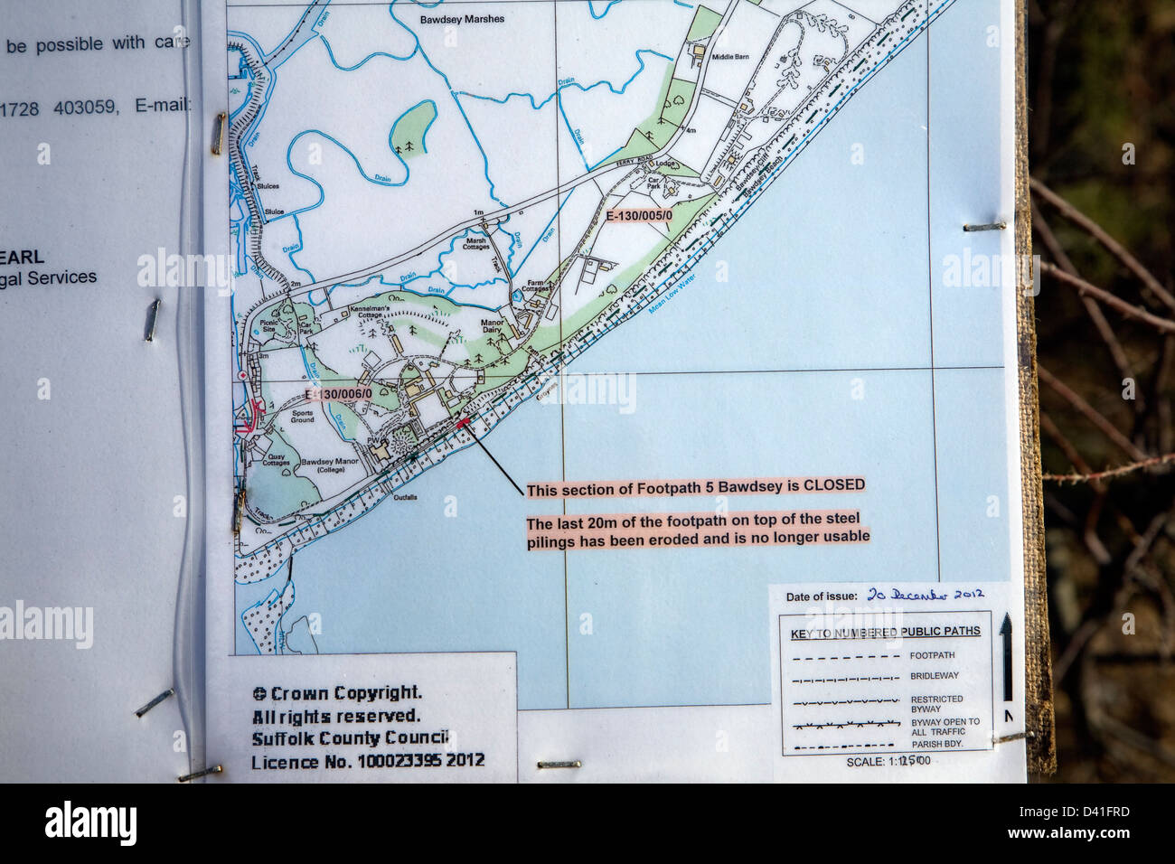 Ordnance Survey avviso mappa del sentiero la chiusura a causa di erosione costiera, Bawdsey, Suffolk, Inghilterra Foto Stock