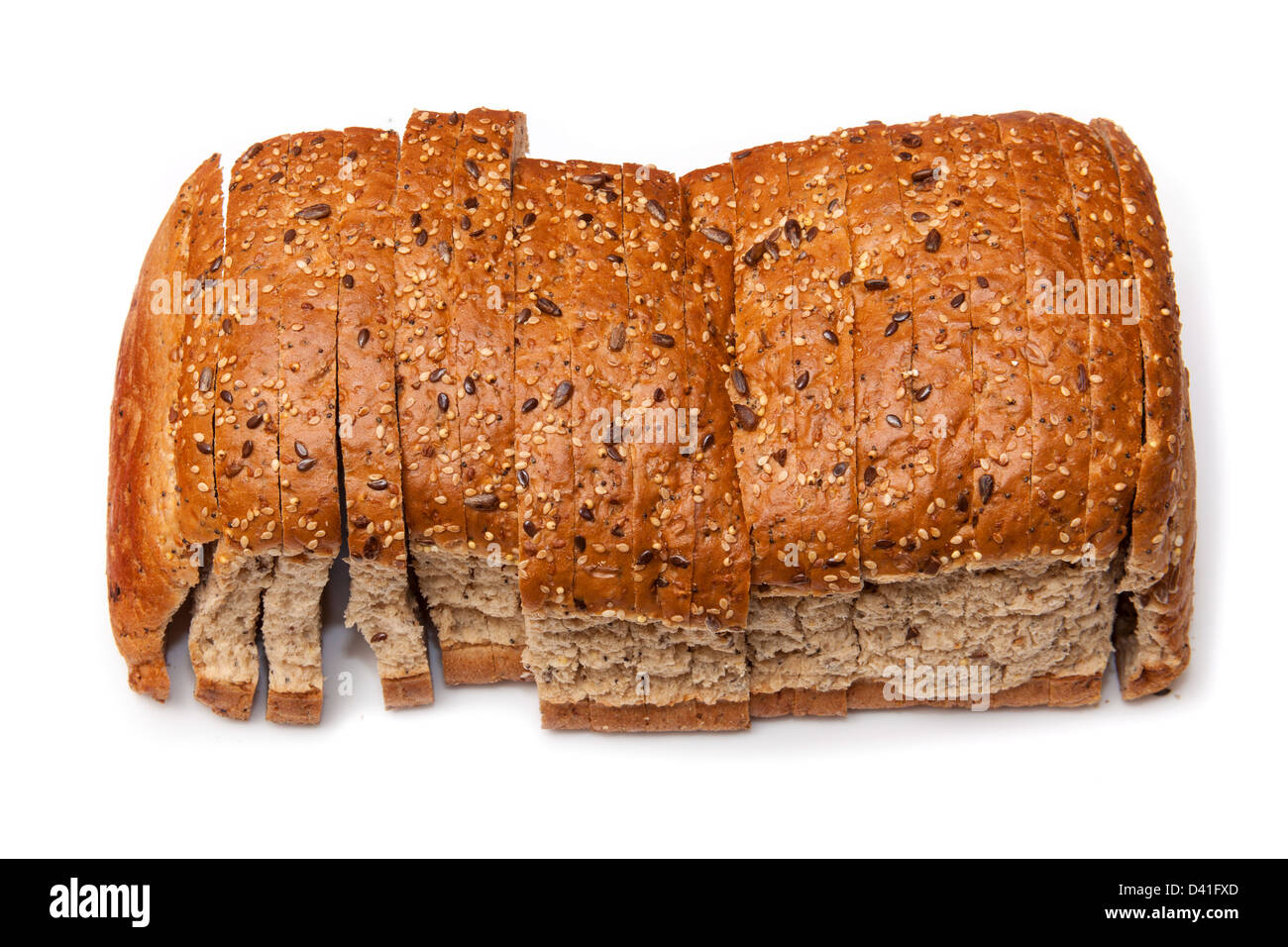 Filone di brown pane integrale isolato su un bianco di sfondo per studio. Foto Stock