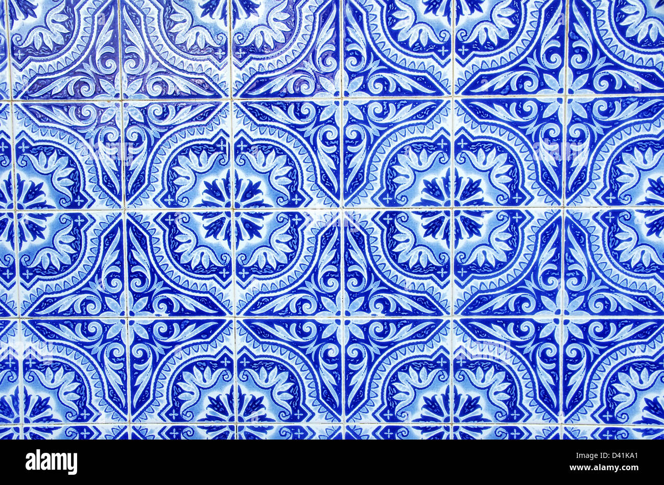 Piastrelle blu portoghesi immagini e fotografie stock ad alta risoluzione -  Alamy