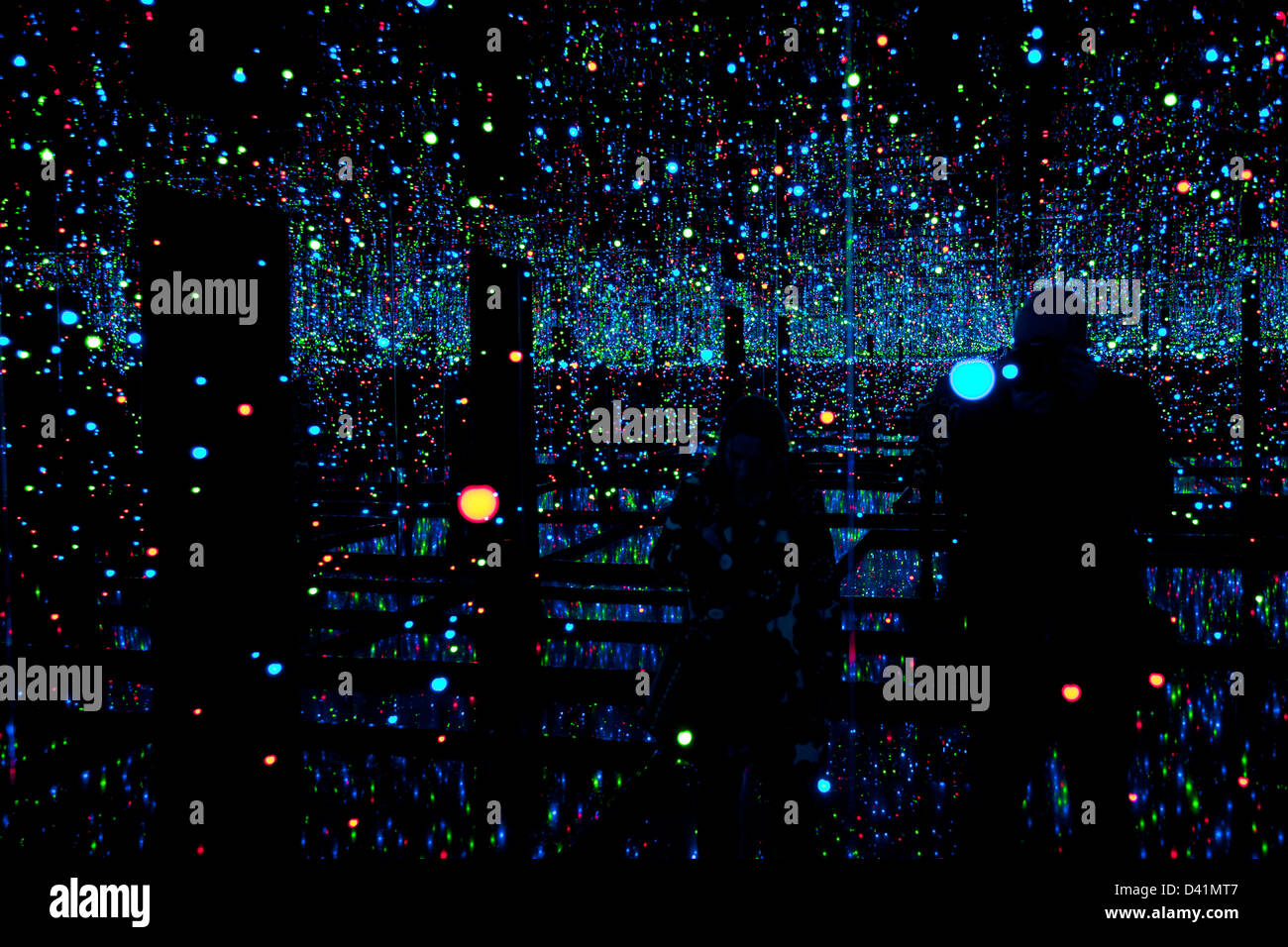 Arte di installazione chiamato Infinity camera da Yayoi Kusama. Foto Stock