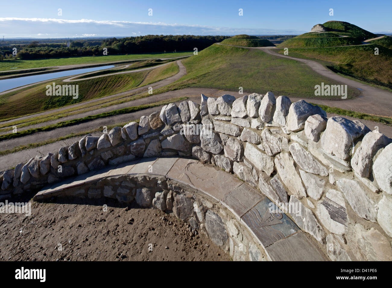 Chiudere l immagine dell'umano rilievi scultura di Charles Jencks di Northumberlandia vicino a Cramlington, Northumberland Foto Stock