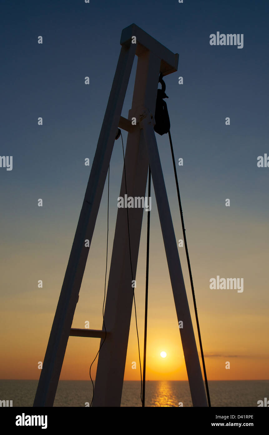 Tramonto dal ponte di una nave traghetto nel canale della Manica Foto Stock